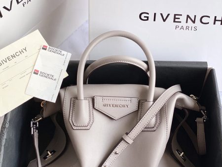 Envy Hold - Givenchy Bags - 406 For Sale