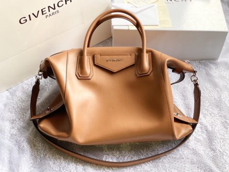 Envy Hold - Givenchy Bags - 403 on Sale