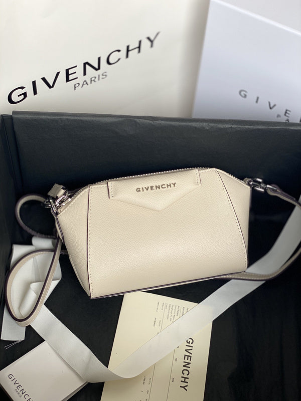 Envy Hold - Givenchy Bags - 401 on Sale