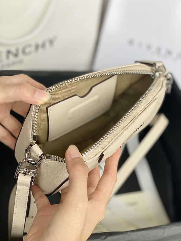 Envy Hold - Givenchy Bags - 401 on Sale