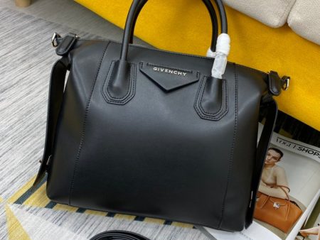 Envy Hold - Givenchy Bags - 350 Sale