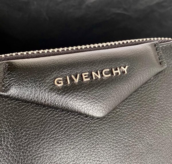 Envy Hold - Givenchy Bags - 397 For Sale